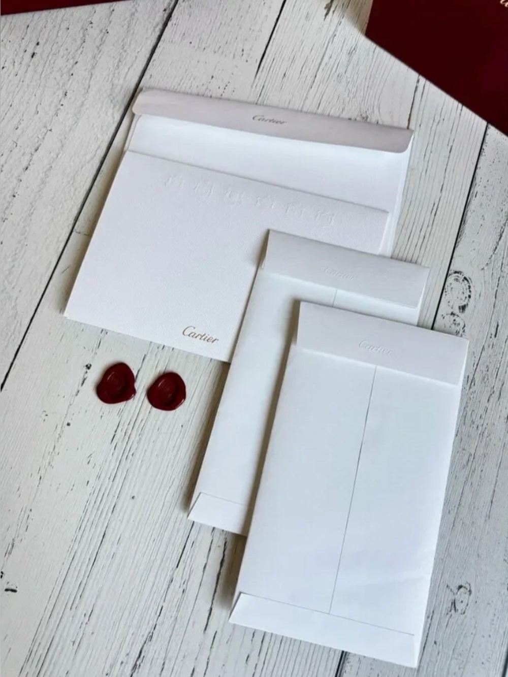 Cartier - 2 Red Shopping Bags & stationary - Picture 3 of 4